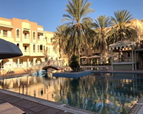 Tunisia in moto a Capodanno albergo piscina